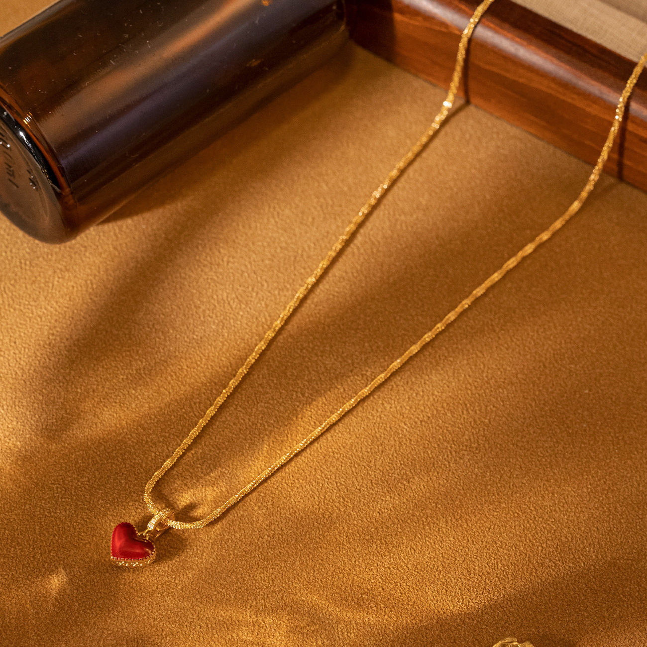 Vintage Glam Heart Necklace – Effortless Elegance for Every Occasion