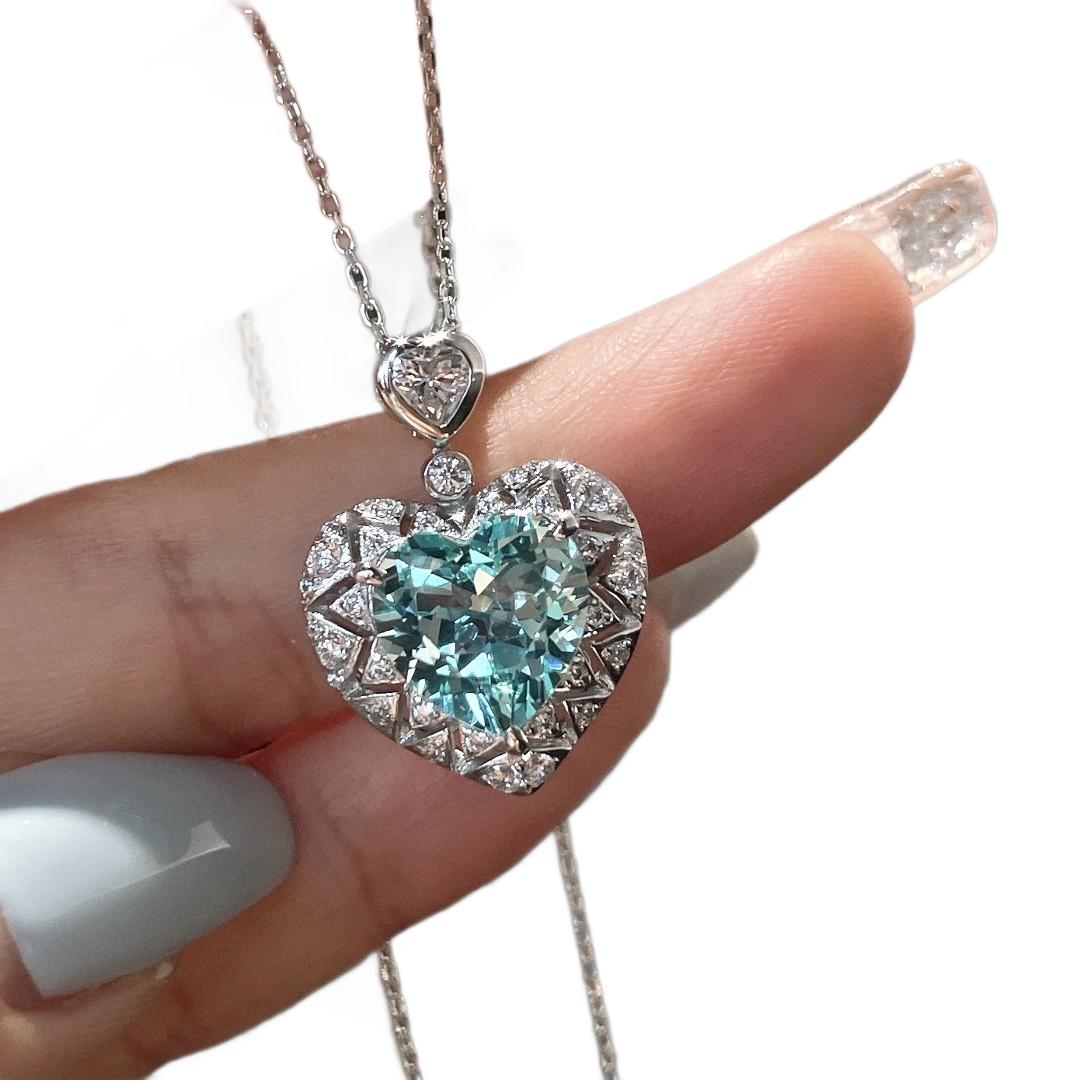Stunning Heart Necklace with Dazzling Gemstone Details