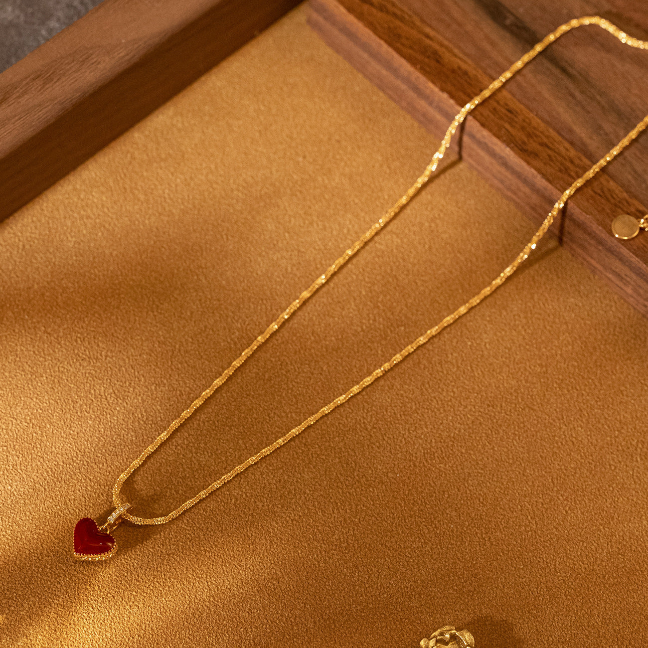 Vintage Glam Heart Necklace – Effortless Elegance for Every Occasion