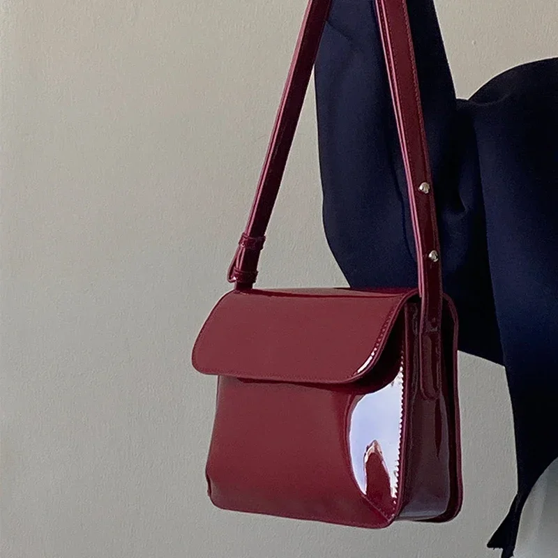 Versatile Red Shoulder Bag – Chic Design for Any Event